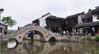 逃离荒废的戏院